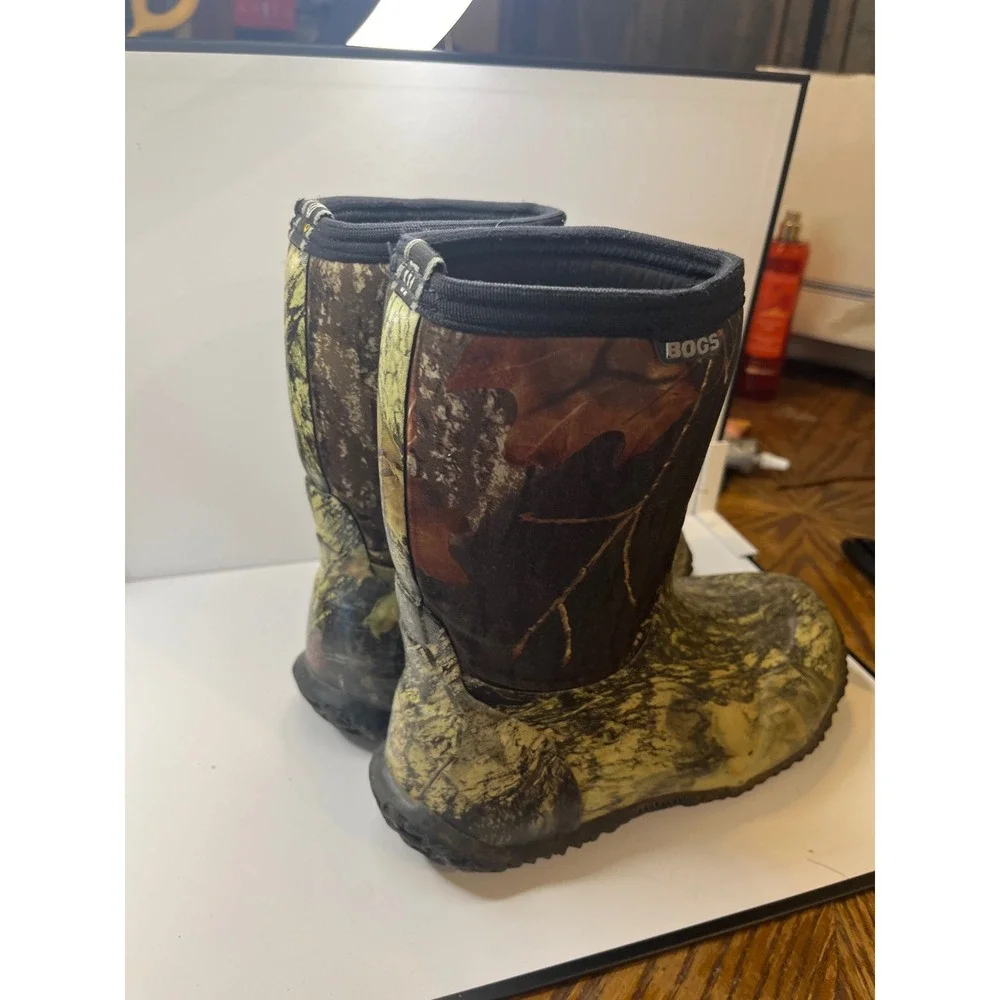 Bogs Kids Size 4 Classic High Camouflage Waterproof Insulated Rain Boots Camo